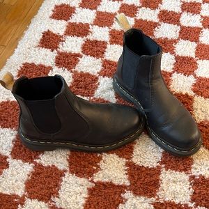 great condition vegan dr marten chelsea boots, size 6 - fits size 7.5-8